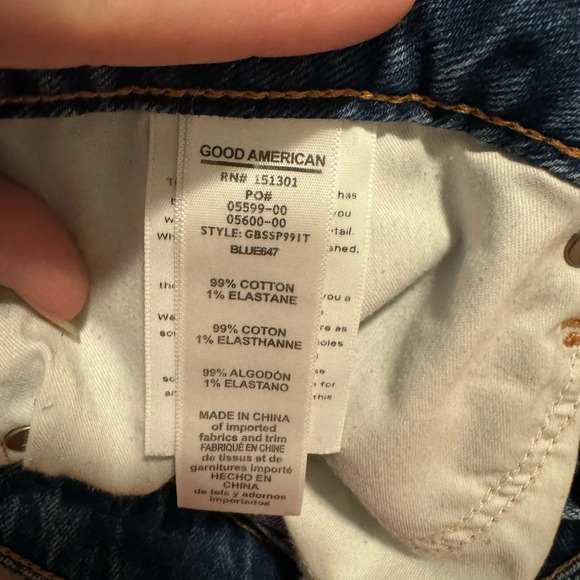 Good American Bombshell High Rise Jean Shorts Women’s 6/28 Medium Dark Wash 3” - Picture 8 of 9